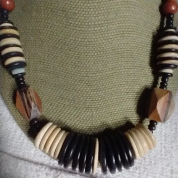 Black white brown huge African ethnic tribal wood beaded necklace - Picture 4 of 5